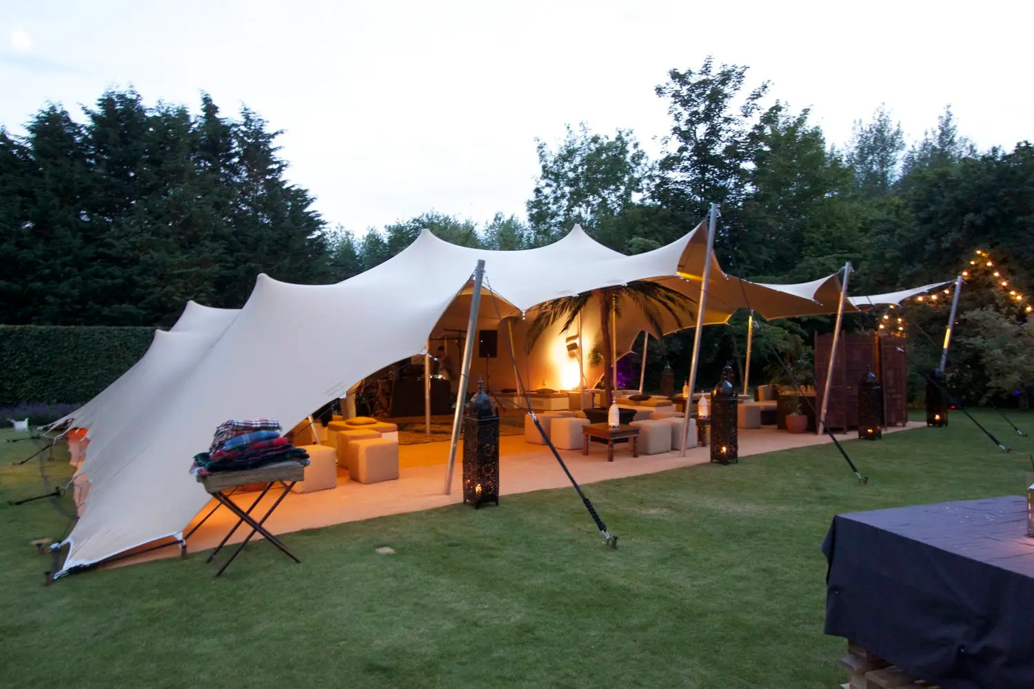 Freestretch stretch tent